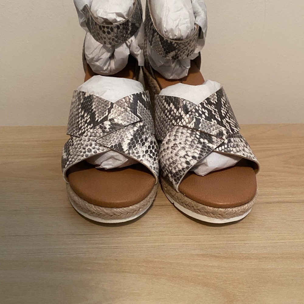 Treasure & Bond Snakeskin Pattern Wedges sz7 - Picture 2 of 5